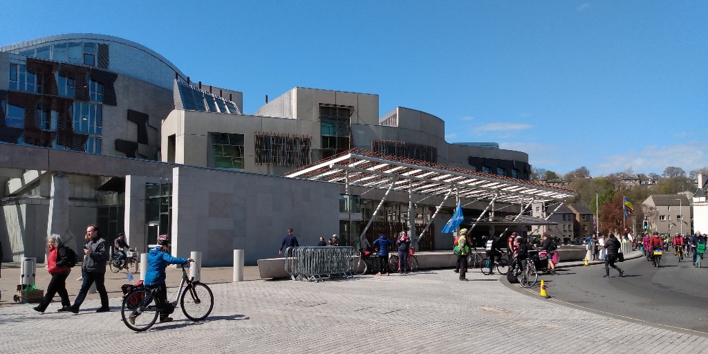 Read our reaction to the Scottish Government’s announcement that it plans to weaken Scotland’s climate legislation by removing the legal requirement to reduce emissions by 75% by 2030 ow.ly/QSAy50Rjclp @CyclingUKScot #WeAreCyclingUK #CyclingUK