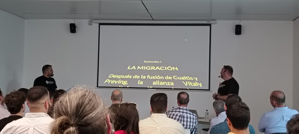 vitaly_tech's tweet photo. Empezamos!! #VitalyTechTalks #StarWars 🤖🚀🛸 https://t.co/FrJ9WLiQgT