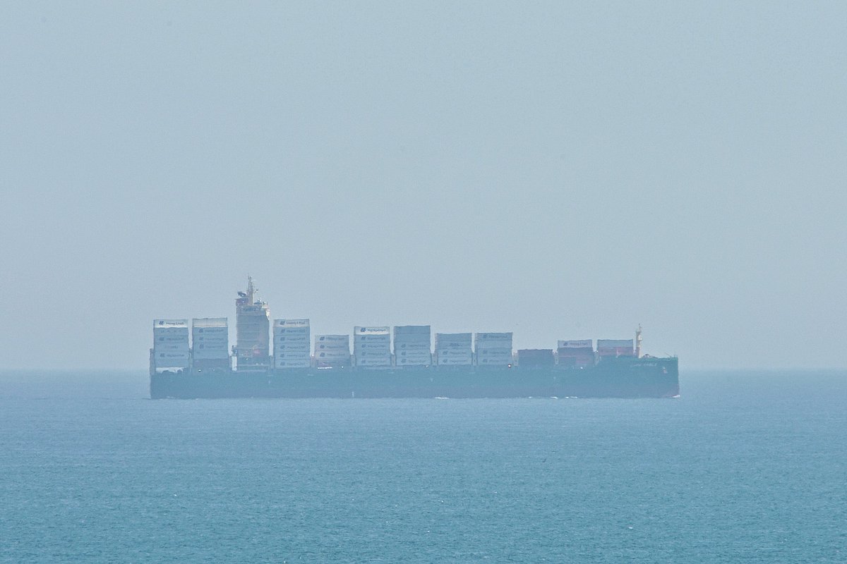 johnmorgan726's tweet photo. Operated by #HapagLloyd the CAPE SABLE, IMO:9950131 en route to Kingston, Jamaica, flying the flag of Denmark 🇩🇰. #ShipsInPics #ContainerShip #CapeSable https://t.co/DGAM4LRCNN