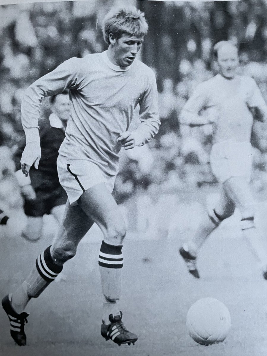 Colin Bell of Manchester City George Hislop in the background