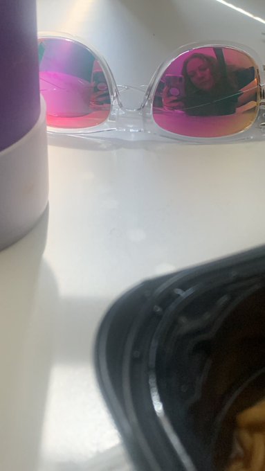 Eating ramen at my desk 😎 https://t.co/3KhT6l3Vtx