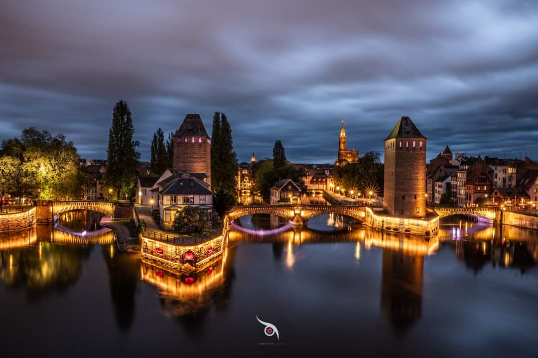 C'est beau une ville la nuit... ❤️ Depuis la terrasse du barrage Vauban, #Strasbourg