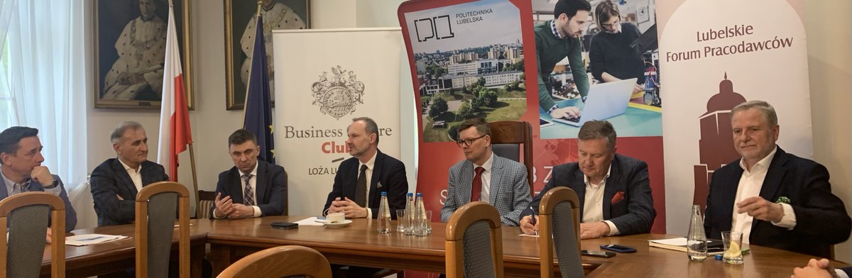BCCorg's tweet photo. Trwa spotkanie ministra @Hetman_K @MRiTGOV w Loży Lubelskiej #BCCorg w @pollub_lublin. Rozmawiamy o: 
➡️II pakiecie  deregulacyjnym
➡️komercjalizacji innowacji
➡️dialogu uczelni i biznesu https://t.co/fsqbbq1bR1