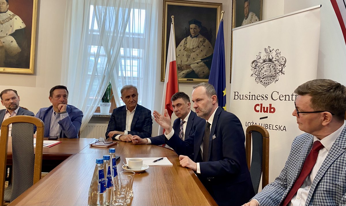 BCCorg's tweet photo. Trwa spotkanie ministra @Hetman_K @MRiTGOV w Loży Lubelskiej #BCCorg w @pollub_lublin. Rozmawiamy o: 
➡️II pakiecie  deregulacyjnym
➡️komercjalizacji innowacji
➡️dialogu uczelni i biznesu https://t.co/fsqbbq1bR1