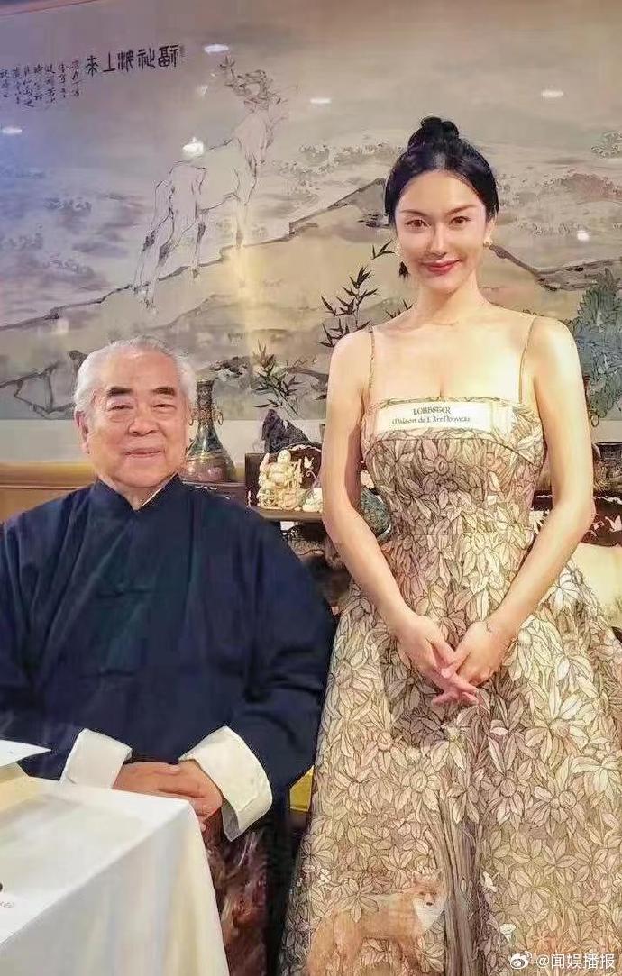 Guess I didn't realize just how many juicy stories there are about 86-yr-old Fan Zeng (范曾, 1938), master of traditional Chinese calligraphy & painting. Recent news that he married a 36-yr-old woman - 50 years his junior - unleashed a flood of stories about him on social media.