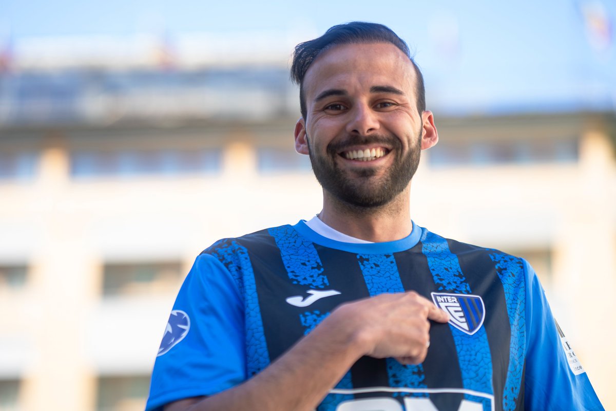interescaldes's tweet photo. 📸 Producció fotogràfica amb @jordiroca23 💯⚽️

#seremmés💙🖤 https://t.co/KiyBVxOcNG