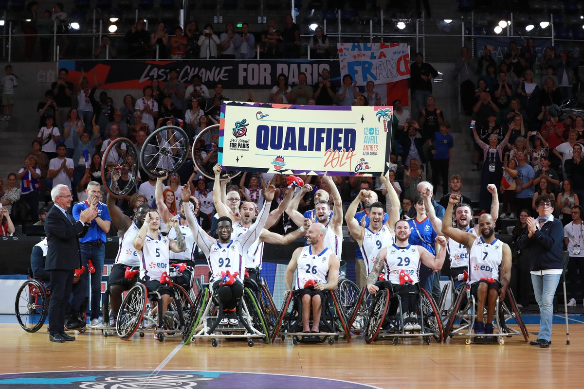 Historique ! Pour la première fois en 20 ans, l'équipe de France masculine de basket fauteuil obtient son ticket pour les Jeux de Paris ! 🎉

C'est la première fois que la France sera représentée dans les 22 parasports qui se dérouleront pendant les #JOP2024 ! 🇫🇷

#Handisport