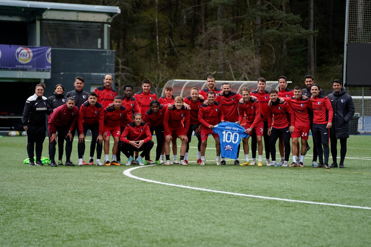 interescaldes's tweet photo. Ferms com Roca!  💯⚽️

#seremmés💙🖤 https://t.co/IrKSZoHWaa