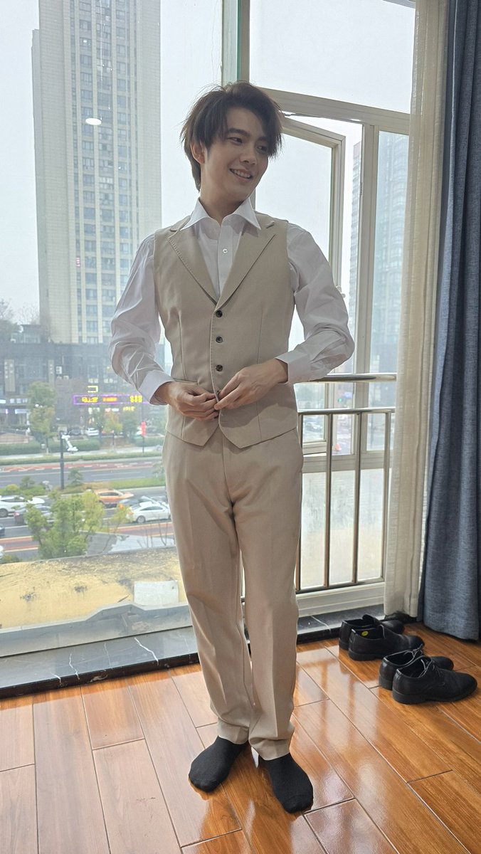 AbuBinBadr47428's tweet photo. @buildyourlove4u So excited. 💙♾️🥰 Our Spy Jake Looking So handsome and super hot, Love All the Outfit is So stunning, Can't wait to watch Infinity So hype 💙🙌😎🎉🔎🔥
#BuildxInfinityofluve
#BuildJakapan
@JakeB4rever
#Beyourluve
#Infinityisloading https://t.co/tXPeA1NGM3