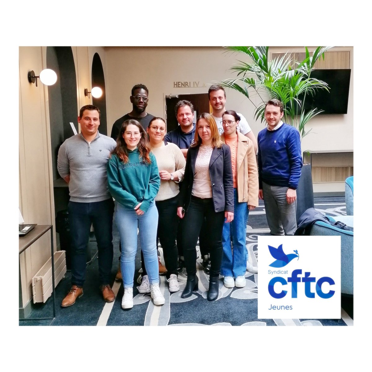 LeclercqjuCFTC's tweet photo. Le syndicat CFTC Santé Sociaux Nord présent à la commission @CftcJeunes. 👍
Préparation de la RNJ 2024 🔵
Intervention de Monsieur Aly Anthony pour la @mutualite_fr 🔝
Echanges constructif sur le développement du @SyndicatCFTC auprès des jeunes ↗️
#cftc #syndicat https://t.co/gfAT9hgBo5