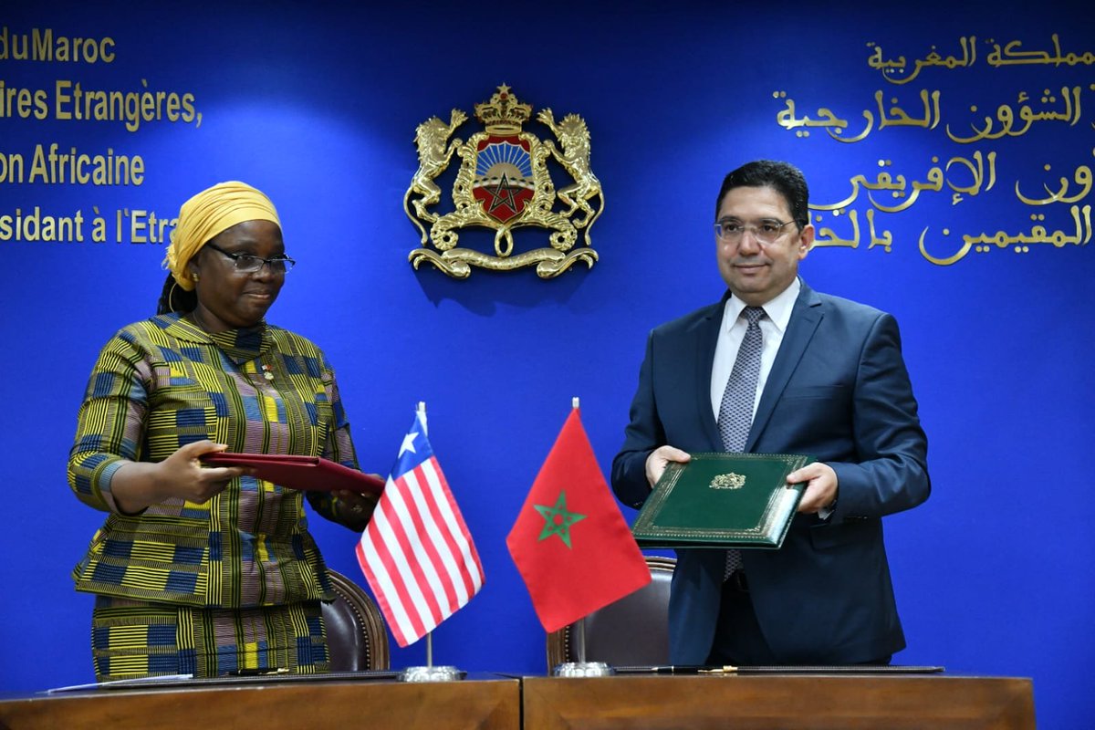 🇲🇦-🇱🇷| Following their bilateral meeting, MFA Nasser Bourita and his counterpart from Liberia, Ms. Sara Beysolow Nyanti, proceeded, today in Rabat, to the signing of a joint communiqué between the Kingdom of Morocco and the Republic of Liberia.