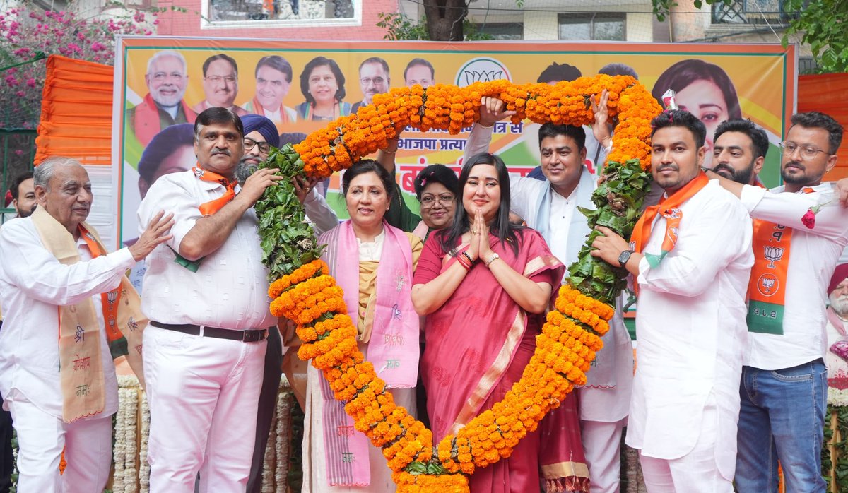 BansuriSwaraj's tweet photo. आज संत नगर में आयोजित जनसभा को संबोधित किया।

जनसभा में मिले अपार समर्थन से अभिभूत हूँ। जनता मोदी सरकार की नीतियों से प्रभावित है और आगामी 25 मई को नई दिल्ली लोकसभा में कमल खिलाकर आदरणीय श्री @narendramodi जी को तीसरी बार प्रधानमंत्री बनाने के लिए पूर्ण रूप से तैयार है।

#PhirEkBaarModiSarkar
#AbkiBaar400Paar @BJP4India @BJP4Delhi