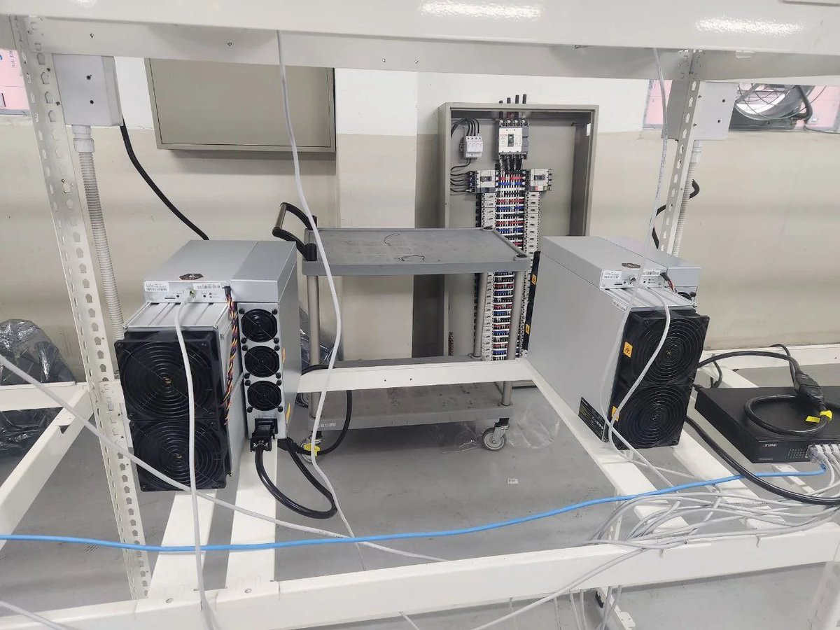 Panda_Agen0x's tweet photo. 🧵A colleague told me the great news that he acquired 4 KS5 PRO 21T, and put them to mining on https://t.co/0ta4sA6m0M  @FoxPool_BTC , I decided to make an estimate of profits and how long it would take to recover his investment. #mineriacripto
#criptomineria
#bitcoinmining https://t.co/zAZv0NlswJ