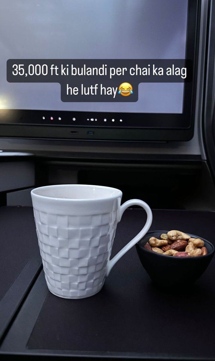 His love for Chai ☕ Yeh ap 35,000 ft ki bulandi s apny destination pee pouch gayee ? 😂🤦 @WaseemBadami