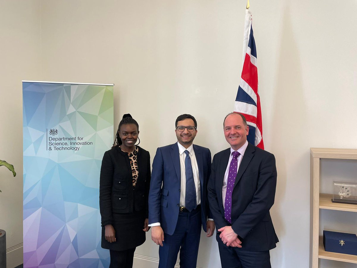 Great to meet @bhatti_saqib, Minister for Tech and the Digital Economy, today to discuss developing skills and embedding trust in #AI. It's critical we harness the benefits of these groundbreaking technologies in ways which are #ethical and guarantee safety online.