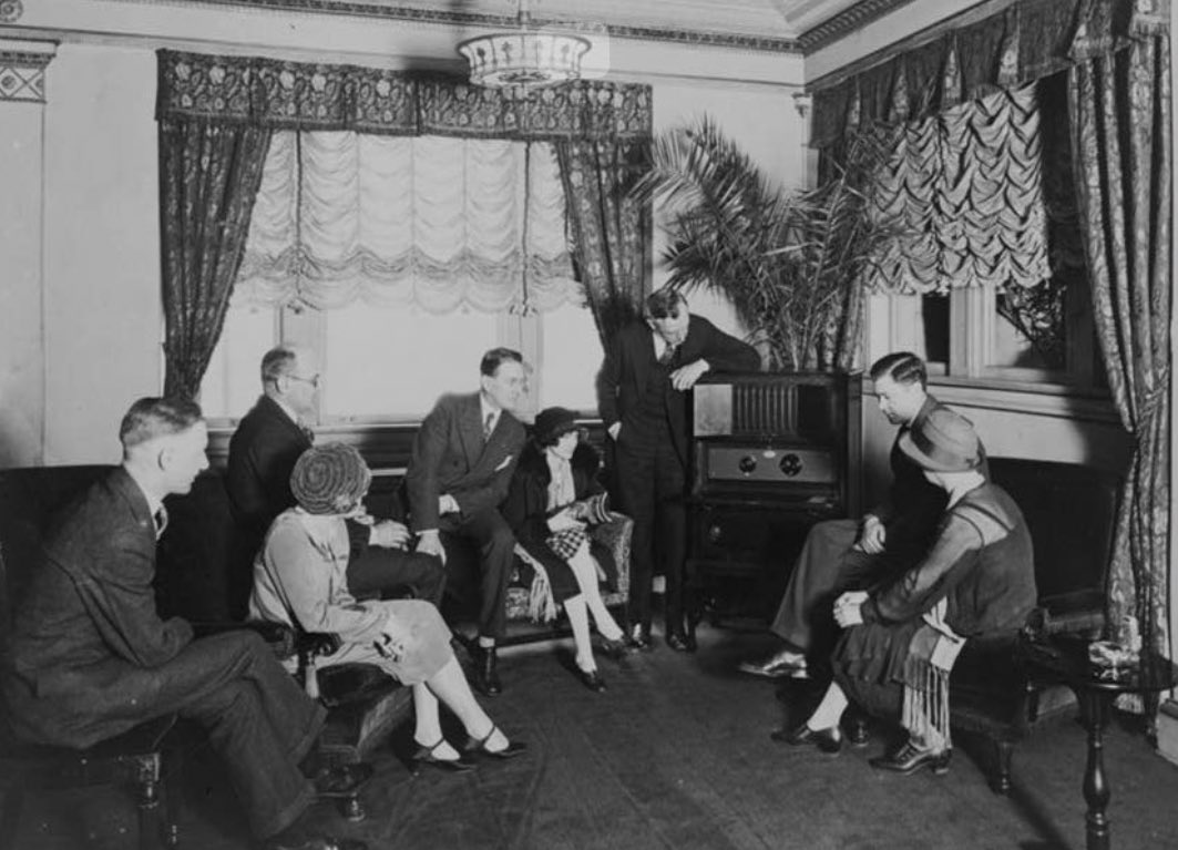 Daniela_Devora_'s tweet photo. There was no news on April 18, 1930. 
No really, the BBC had nothing to report for their 15 min. radio news segment and played piano music instead! This was when broadcast radio was still in its infancy and programming was sparse
#Spring309 @teacherJLK https://t.co/l3yZw71saT