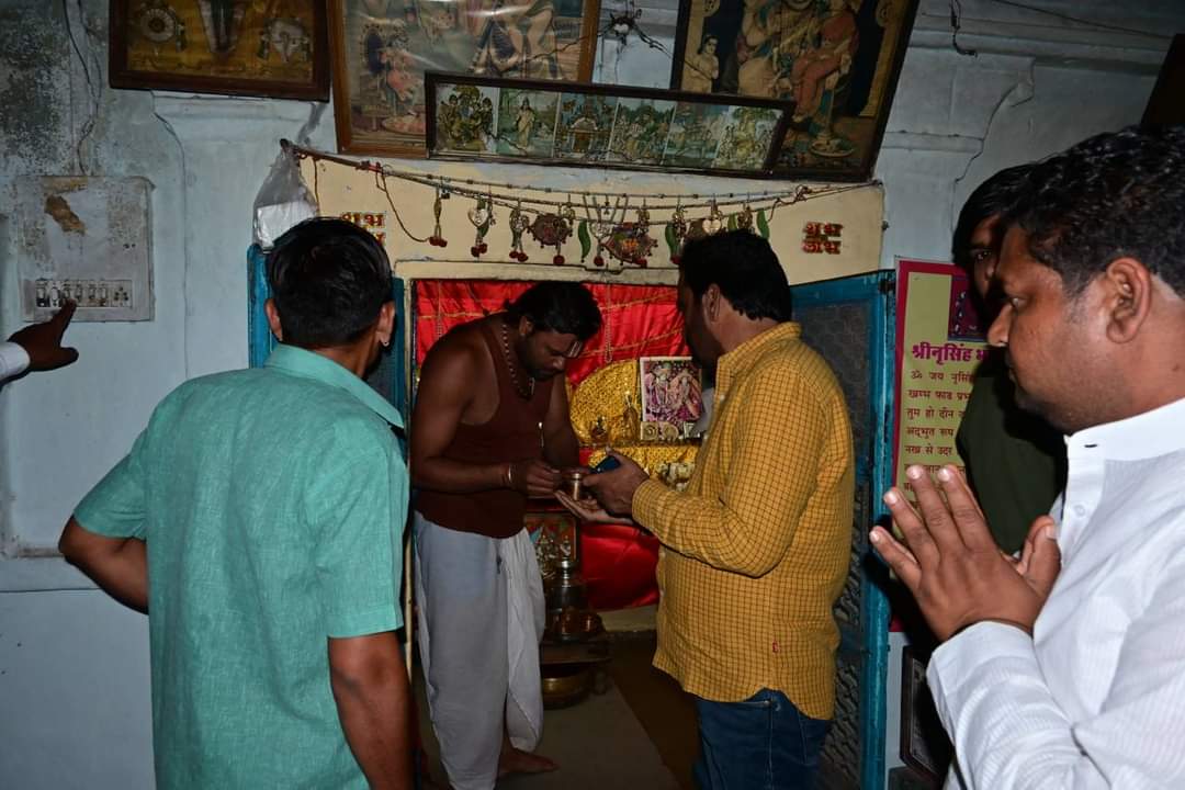 hanumanbeniwal's tweet photo. नागौर लोक सभा के मुंडवा शहर में नगरपालिका चैयरमैन प्रतिनिधि श्री सुभाष कंदोई के साथ डोर टू डोर जन-सम्पर्क करके बोतल के चिन्ह के सामने वाला बटन दबाकर मत रूपी आशीर्वाद देने का निवेदन किया 
| https://t.co/5zbapVs9e8