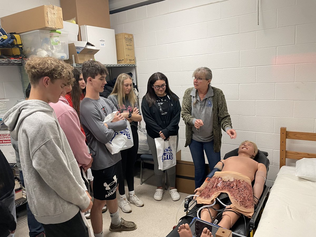 erica_huggard's tweet image. I love taking #introtohealthcare students to #FHTC to see the opportunities @FHTC_Careers our students have available! #emporiaproud @EmporiaSpartans