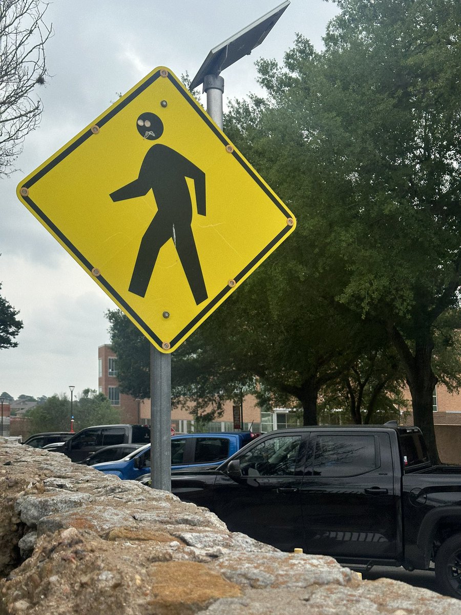 putsomthing_'s tweet photo. street art of my leaving my calc 2 exam https://t.co/Lw6LbPAf1Q