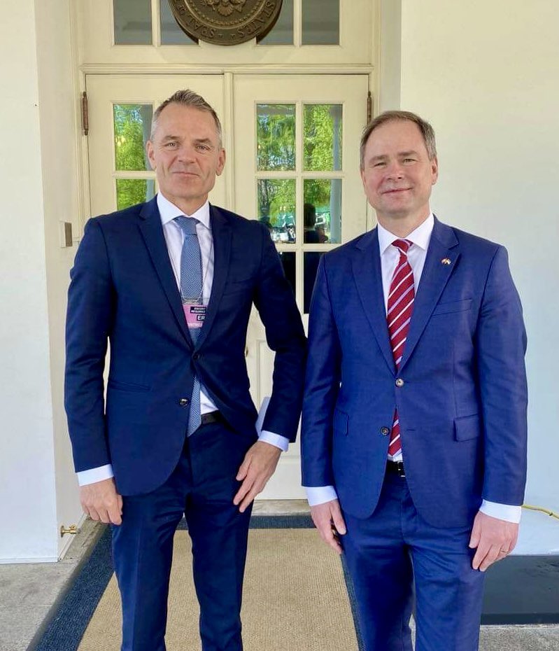 Very insightful meeting with Lael Brainard, Director, National Economic Council at the West Wing @WhiteHouse, accompanying 🇩🇰 Minister @NWammen strengthening invaluable bond between 🇺🇸 & 🇩🇰. US is our most important ally! #DenmarkinUSA