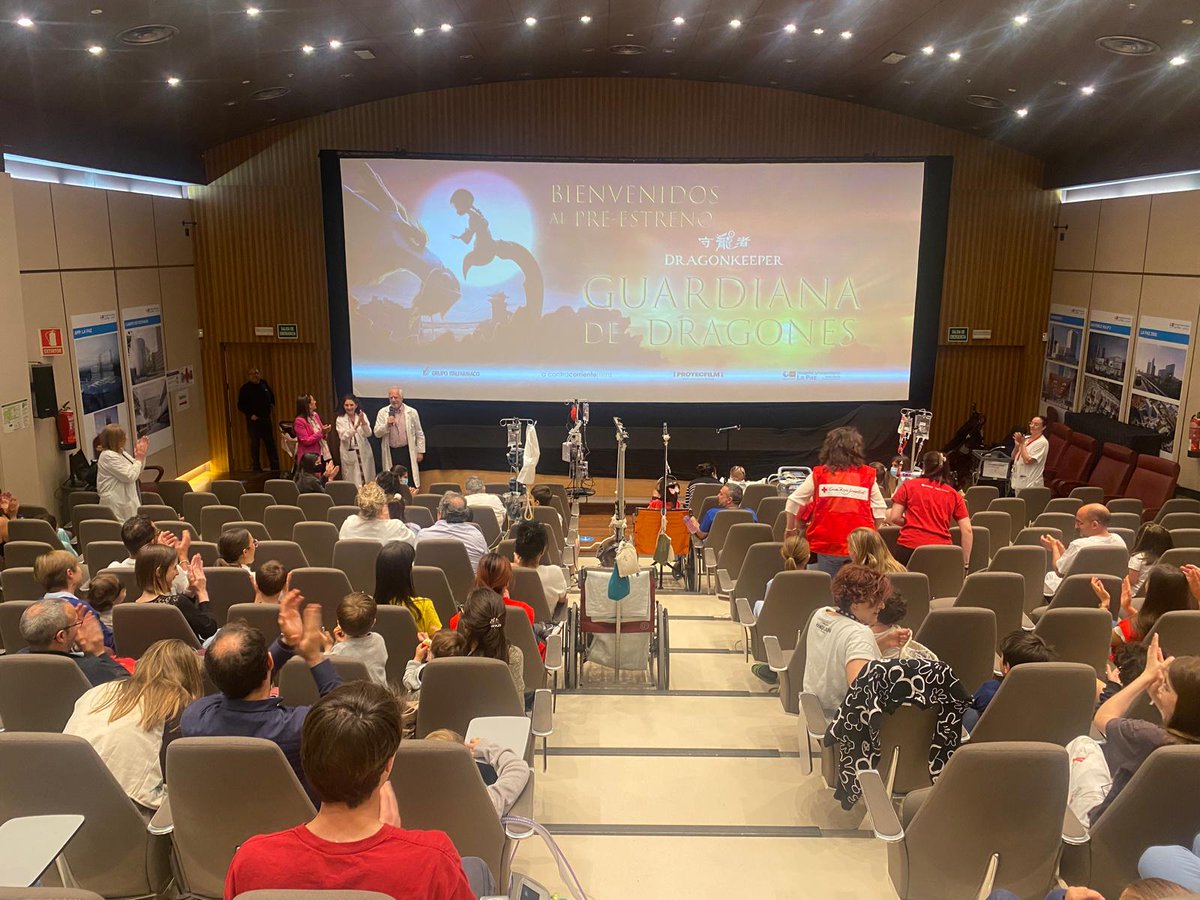 Una jornada de cine infantil en el Hospital La Paz de Madrid hace que los niños y niñas ingresados se olviden de su enfermedad por un momento gracias a <a href="/acontrafilms/">A Contracorriente</a>, <a href="/Proyecfilm/">@proyecfilm</a> y <a href="/atresmediacine/">Atresmedia Cine</a> 
cc <a href="/ComunidadMadrid/">Comunidad de Madrid</a>