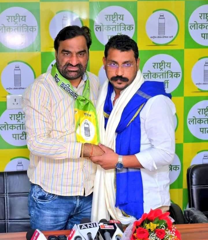 Sonu_Aazad's tweet photo. भीम आर्मी व आज़ाद समाज पार्टी RLP प्रमुख नागौर लोकसभा प्रत्याशी हनुमान बेनीवाल जी को लोकसभा चुनाव 2024 मे पूर्ण समर्थन करती है।
@BhimArmyChief
@hanumanbeniwal @anil_aazad https://t.co/K0DkrV3aRv