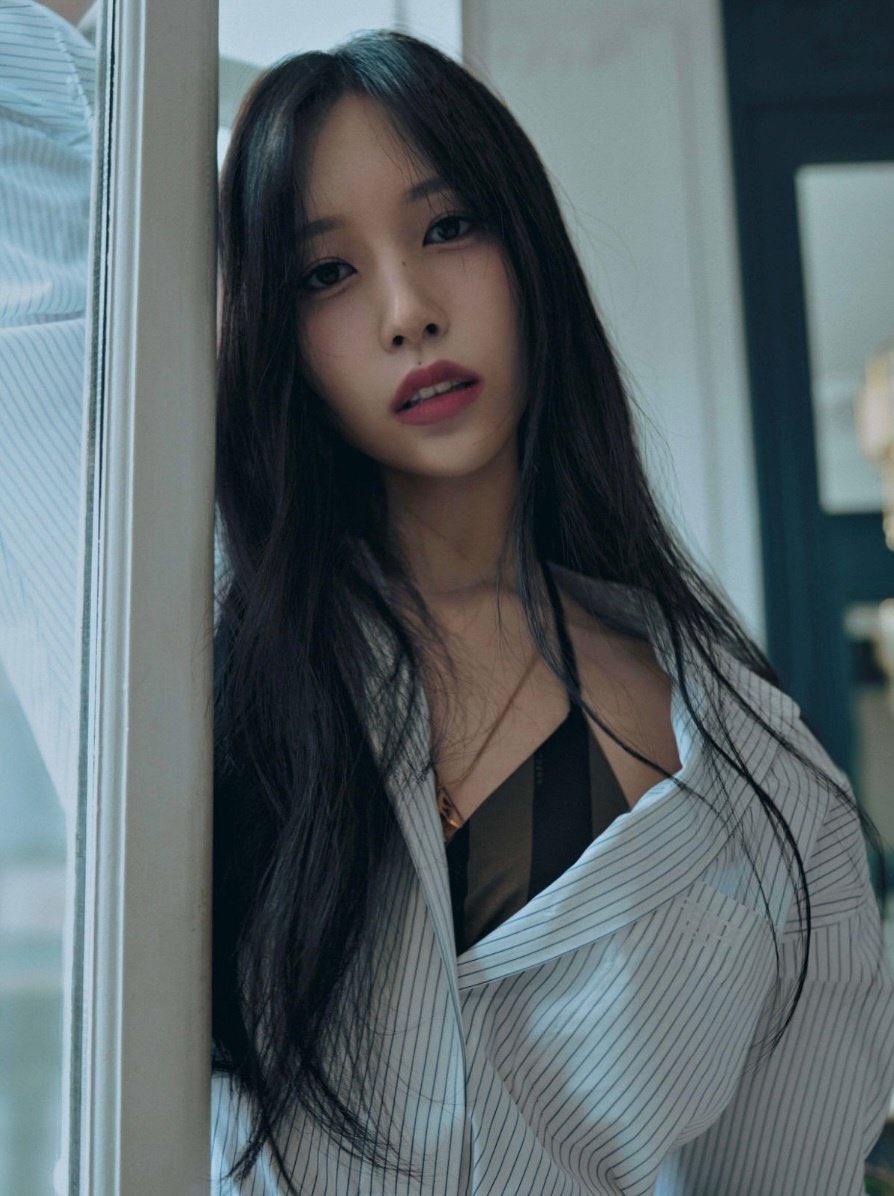 penguinstrawb's tweet photo. MINA for Harper's Bazaar June 2024😍 https://t.co/I4MJMHE0pc