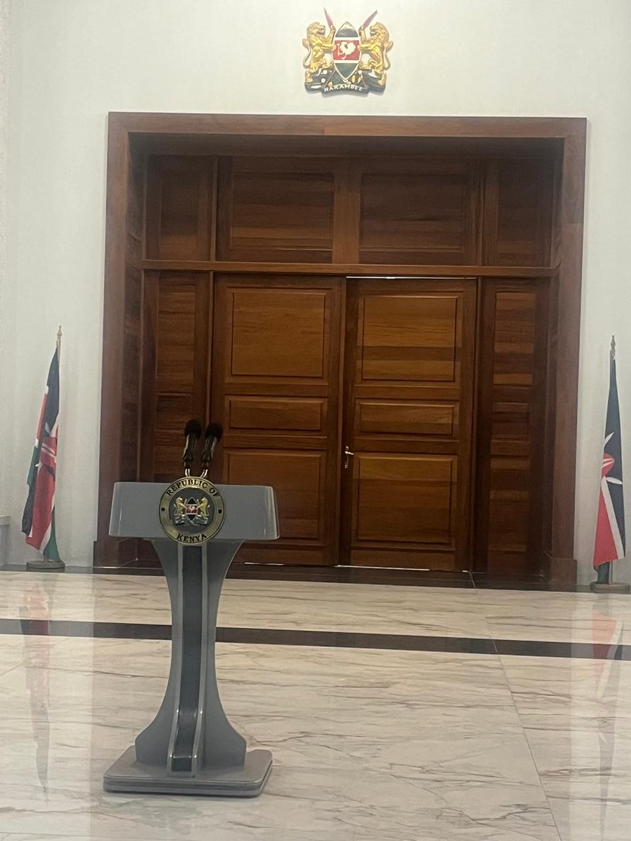 President Ruto about to address the nation after CDF Ogolla was involved in a chopper crash.

Ruto is currently holed up in a National Security Council meeting at State House, Nairobi.