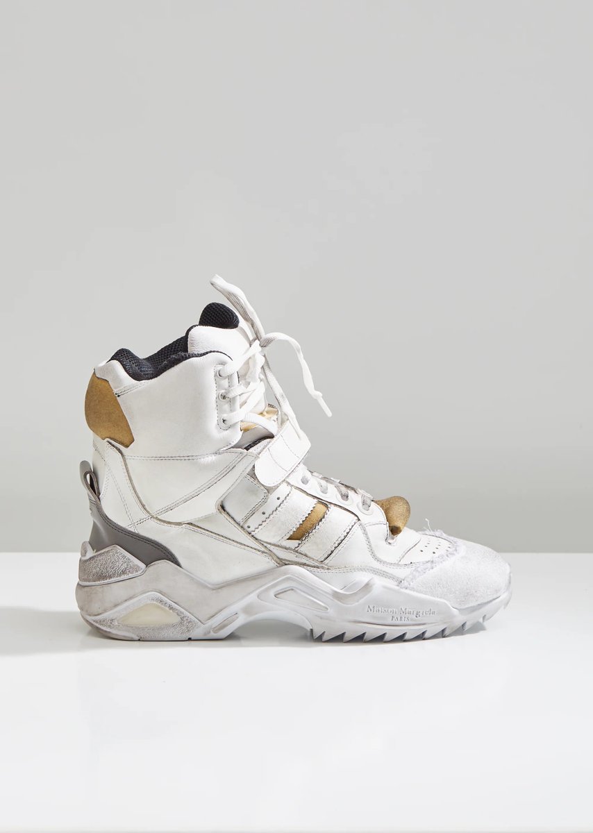 Malooooooox's tweet photo. i anyone knows where to get these in a size 13.5 PLEASEEEEE tell me https://t.co/Tx1WZcN9xZ