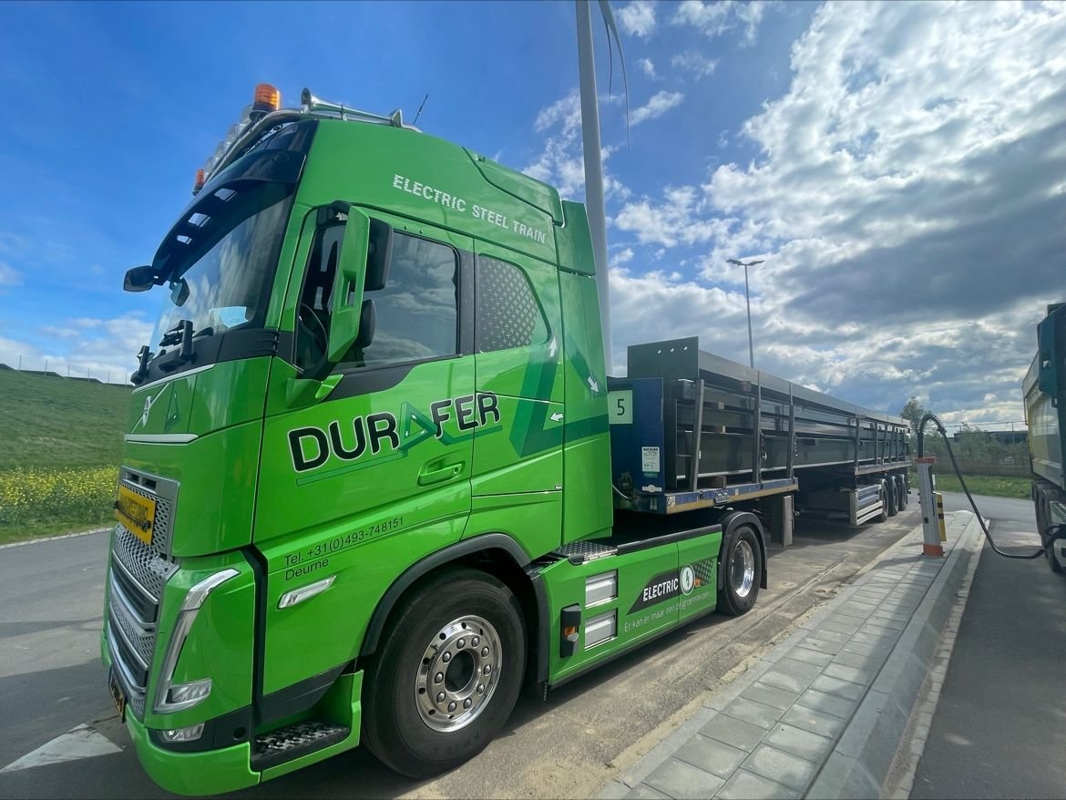 electricfelix's tweet photo. "Can't electrify Big Rigs"
don't make me laugh, meet
the Electric Steel Train

charging up at #Watthub🇳🇱

photos: Gerben van den Berg

#alwaysbecharging #electrictrucks
@WattisDuurzaam @AukeHoekstra