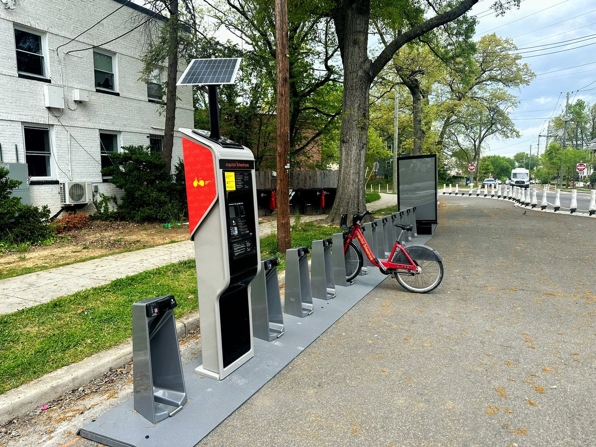 🚲 Exciting news! 🚲 Today @Bikeshare launched a new station at the boundary of #Ward7 & #Ward8, serving @RandleHighlands & #Fairlawn. 🌟 I’m thrilled to be among the 1st riders at the new 25th & S St SE station! 🎉 Thank you @DDOTDC for making CaBi more accessible #EOTR! #BikeDC