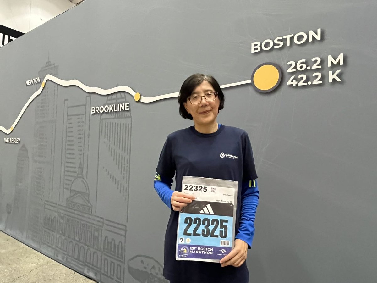 Huge cheers to our incredible customer Lili Zhang for conquering the #BostonMarathon! 🏃‍♀️🎖 Your dedication and perseverance is truly inspiring, and your impact extends beyond the finish line with your commitment as an Alzheimer's researcher. 🎇