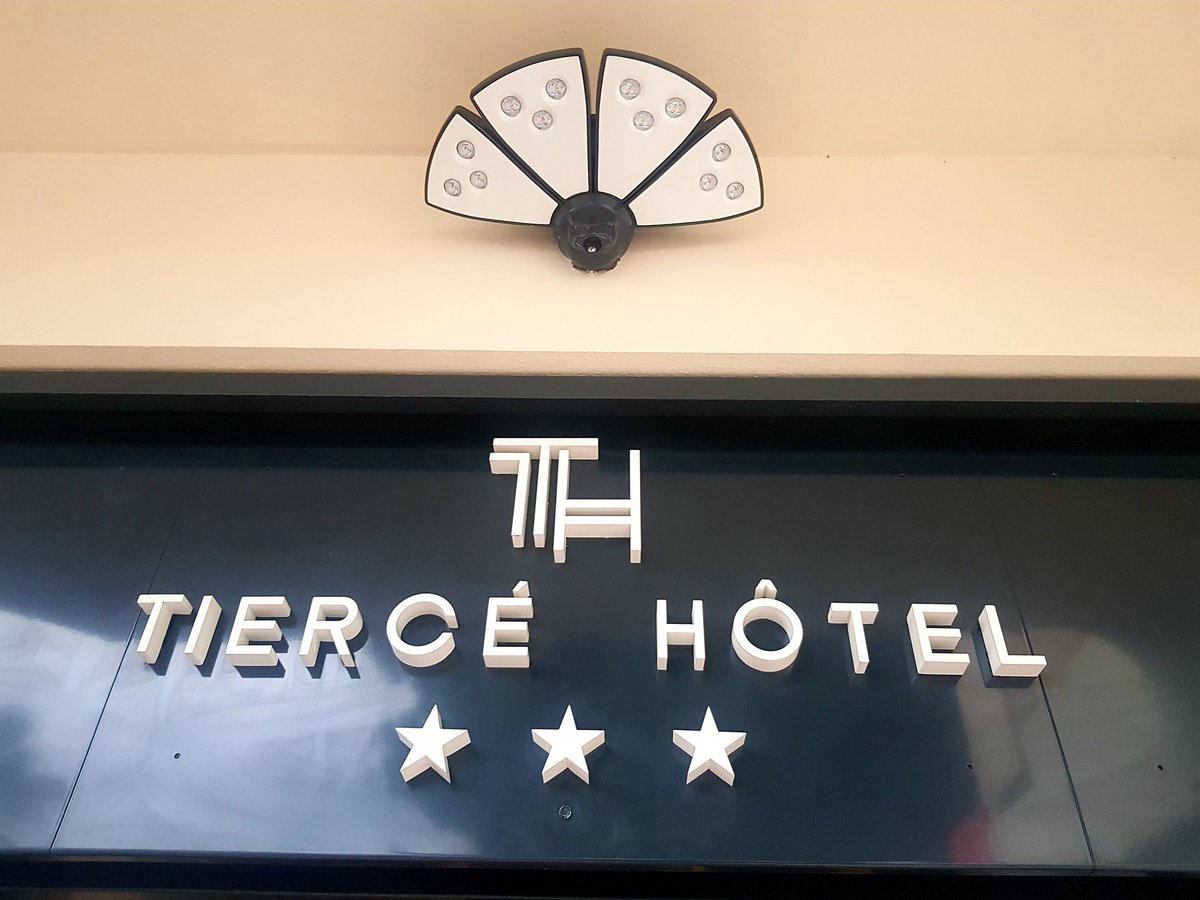 Bienvenue à Vivien Versier au sein de la @VilledeCagnes. Ce jeune homme talentueux a décidé de prendre la gérance du Tierce Hôtel, après avoir développé son expertise dans le domaine de l' #hotellerie à travers le monde. Je lui souhaite une belle réussite !