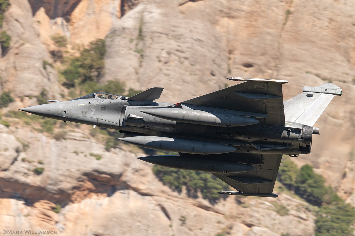 Great to catch some French Navy Rafales low level in Greece. #iniochos24 #Greece #notripstoscotlandrequired