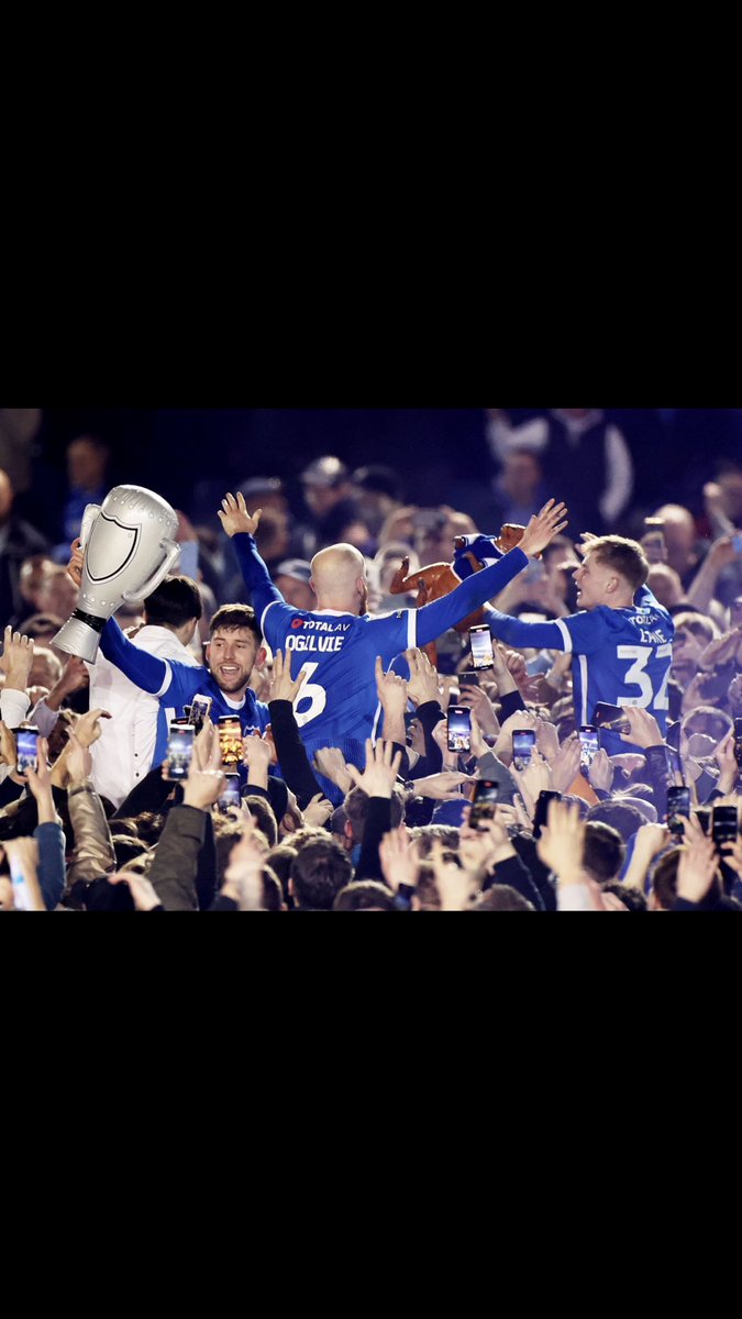 Connor_Ogilvie's tweet photo. Special night! Special club! Special city! Memories for a lifetime! 💙#pup https://t.co/nuvjEMLsDP