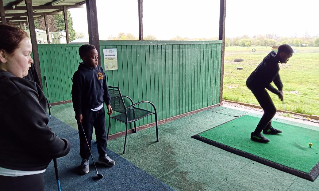 Children from our school and 4 other schools enjoyed an excellent Golf Taster Session at Boomers and Swingers after school today. Great participation from all. @MrGSGC