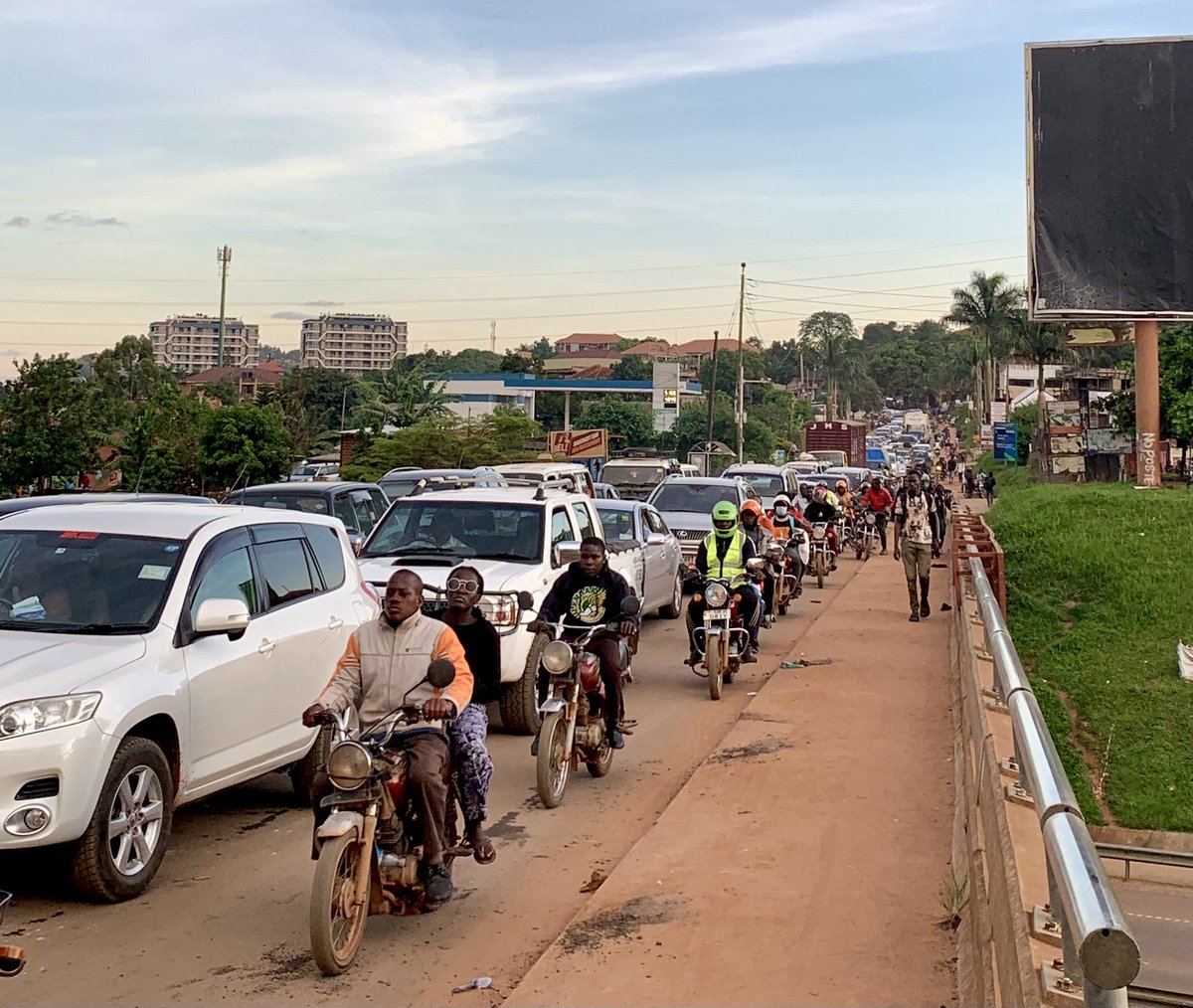 TRAFFIC UPDATE::Kireka-Kyaliwajjala is a car park. Please AVOID it at all costs. If you’re already trapped in be civil, exercise patience and #StayInYourLane. You will move. Dear @UNRA_UG and @PoliceUg, I think leaving this road partially OPEN with minimal enforcement of…