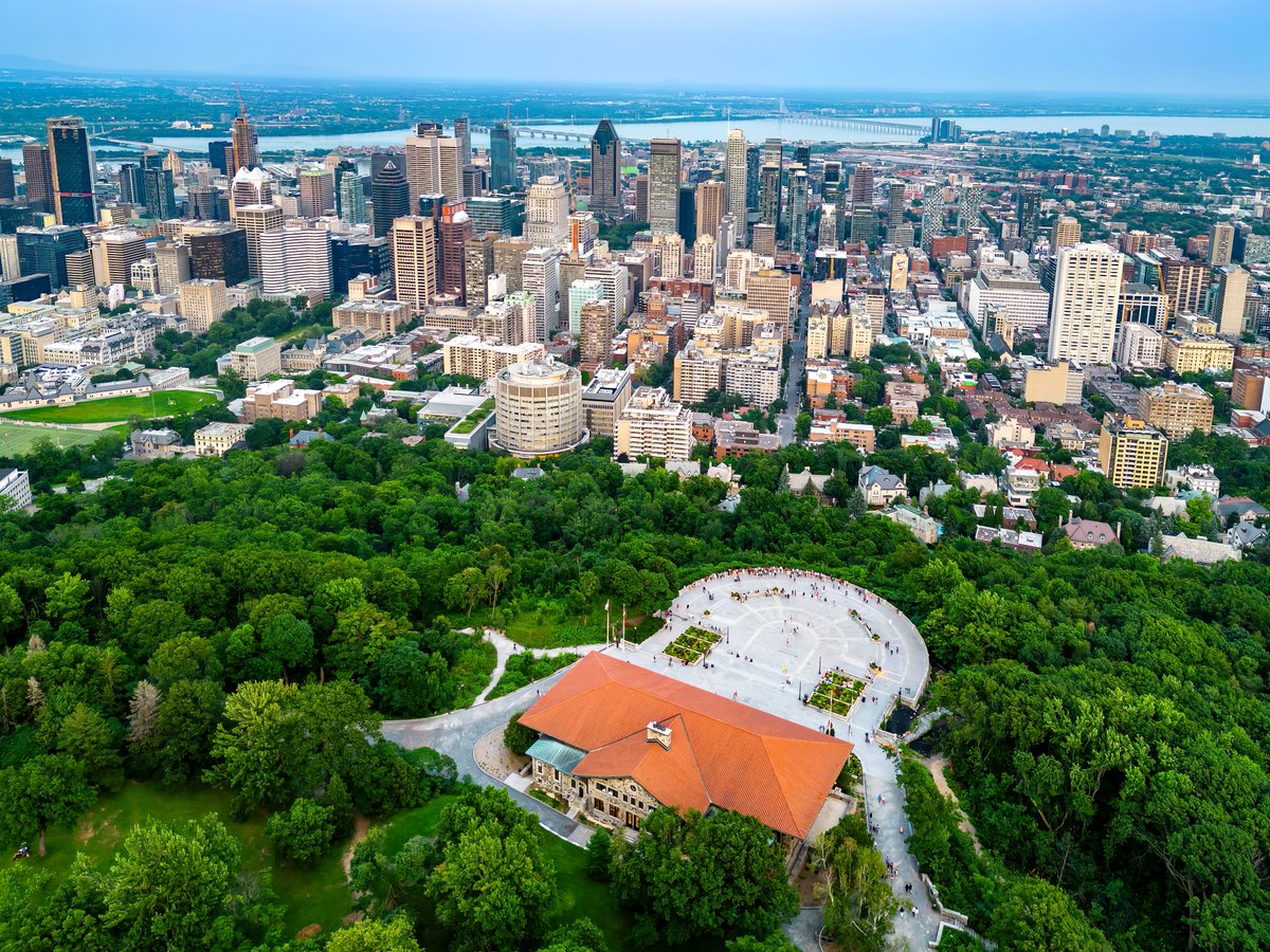 Happy Earth Day from Montréal! 🌿 📷 @EvaBlue @EarthDay @EarthDayCanada #EarthDay