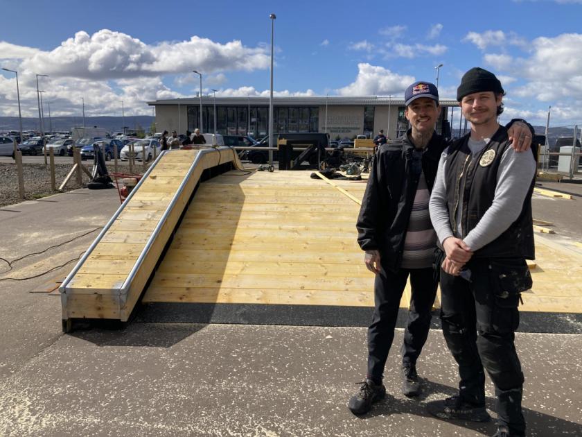 Helensburgh's skate park has returned with new ramps installed this week to allow young people the enjoy sport on the town's waterfront. dlvr.it/T5h827 🔗 Link below