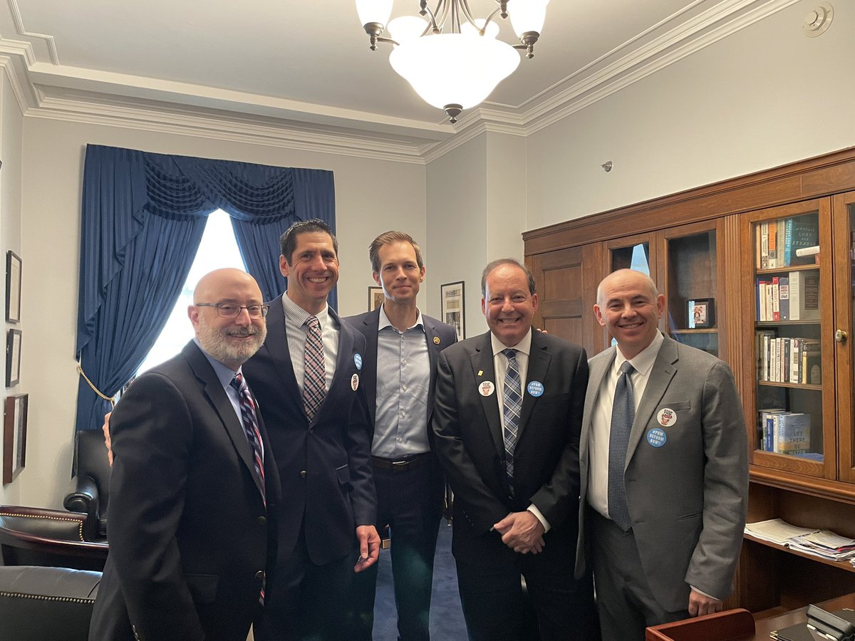 Thank You @RepAuchincloss for meeting with members of the Massachusetts Independent Pharmacists Association and your leadership on PBM reform. #ncpaonthehill