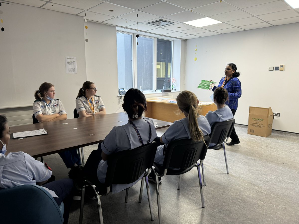 Thanks Nisha for providing education on the important principles of infection control and prevention to the AMAU team! #infectioncontrol @stjamesdublin @CorneliaC200