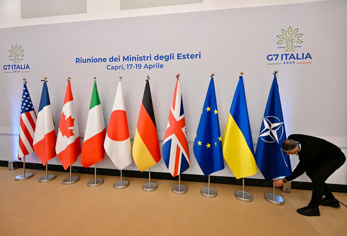 Antonio_Tajani's tweet photo. #G7Italia2024 | Ho voluto invitare a #Capri il Min ucraino @DmytroKuleba e SG #NATO @jensstoltenberg. 
I Paesi #G7 confermano il loro forte sostegno a #Kyiv e l'impegno a lavorare per una pace giusta. https://t.co/OT2adiyZpY