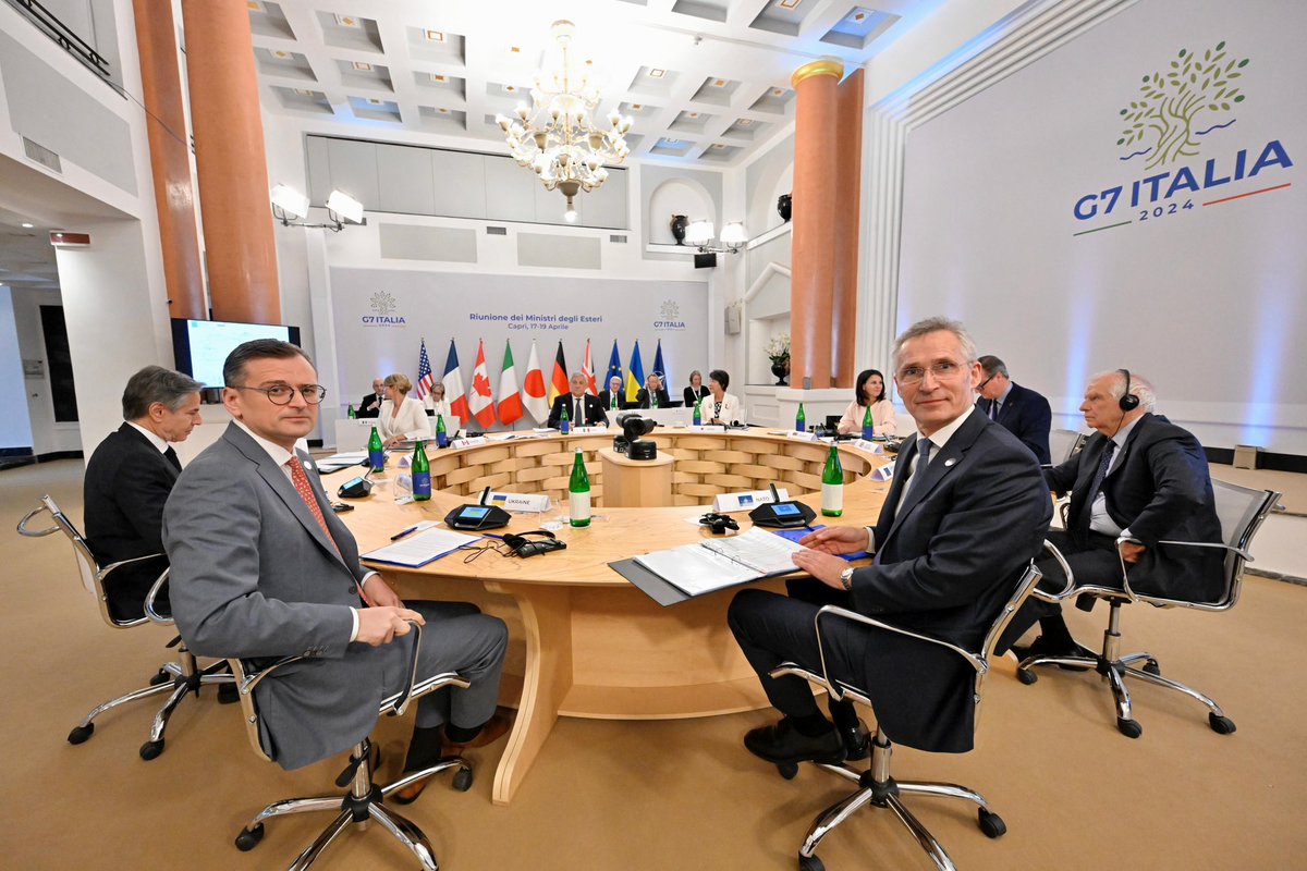 Antonio_Tajani's tweet photo. #G7Italia2024 | Ho voluto invitare a #Capri il Min ucraino @DmytroKuleba e SG #NATO @jensstoltenberg. 
I Paesi #G7 confermano il loro forte sostegno a #Kyiv e l'impegno a lavorare per una pace giusta. https://t.co/OT2adiyZpY
