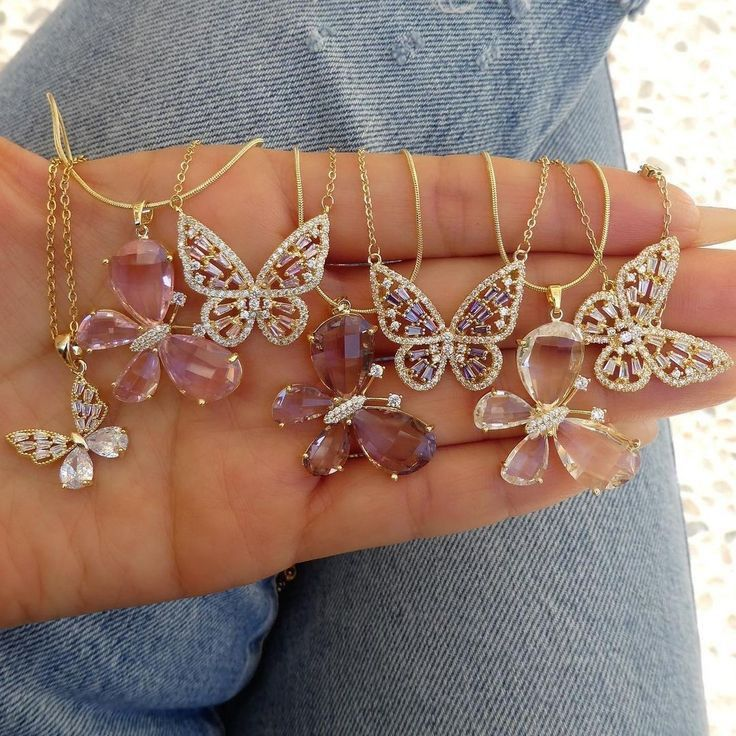 dearlybeloves's tweet image. 🦋 butterfly necklaces