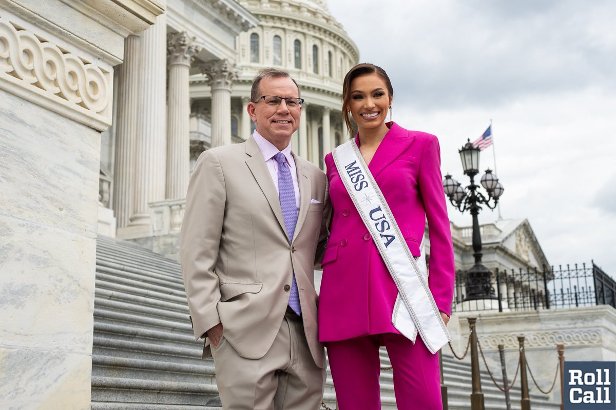 .@ChadPergram poses for photos with Miss USA on the House steps, or did Miss USA pose with @ChadPergram?