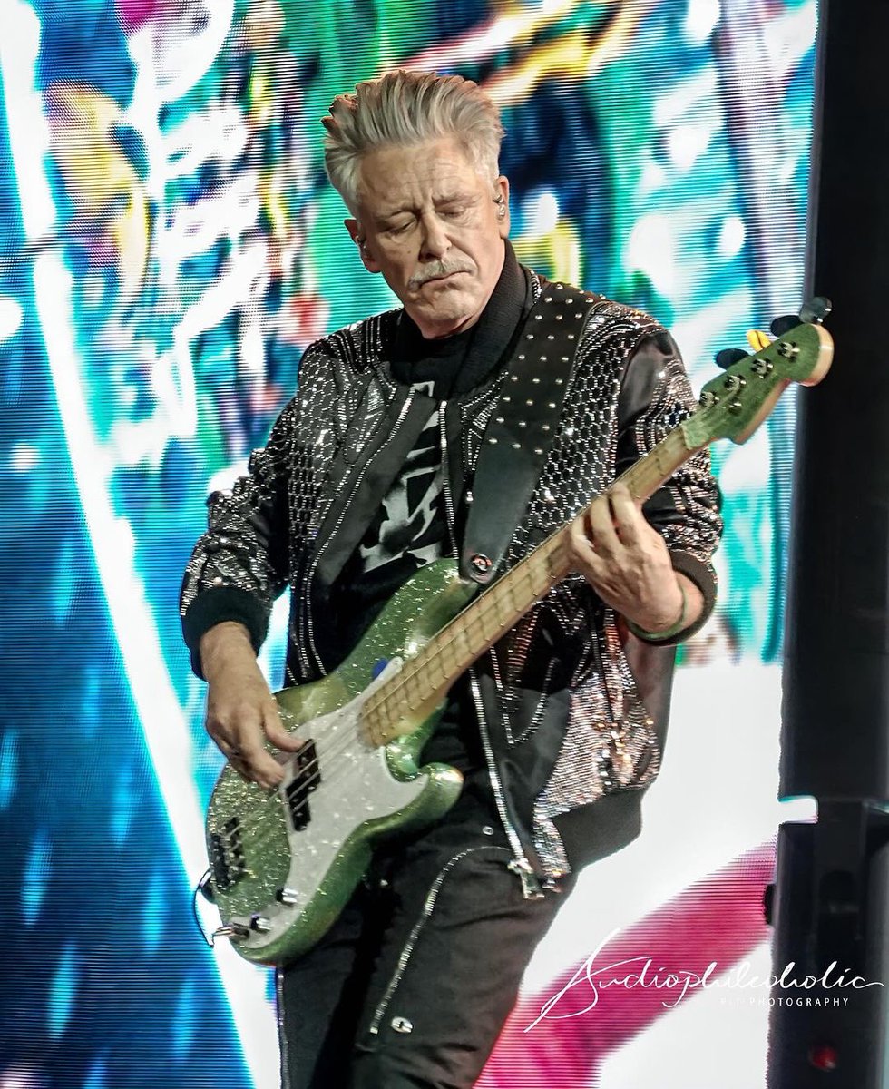 you & they & us & everybody talking ‘bout Adam Clayton’s recognizable bass lines 🎶💥 📸 audiophileoholic #AdamClayton #U2 #U2UVsphere