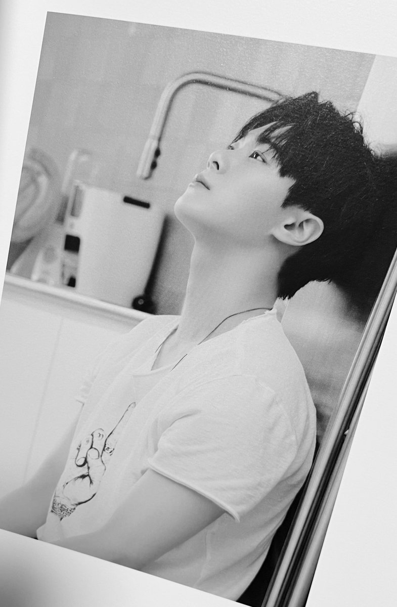 gnyu_astro's tweet photo. この1年、精神的にも肉体的にも病んでしまったロハは少なくないんじゃないかなと思います。1年間、辛かったのによく耐えましたよね。
悲しいのにやるべきことをこなして、平気なフリをして、隠れて泣いた日もあったかもしれません。
生きていてくれてありがとう。
お疲れ様ですと伝えたいです。 https://t.co/14nGi16PDU