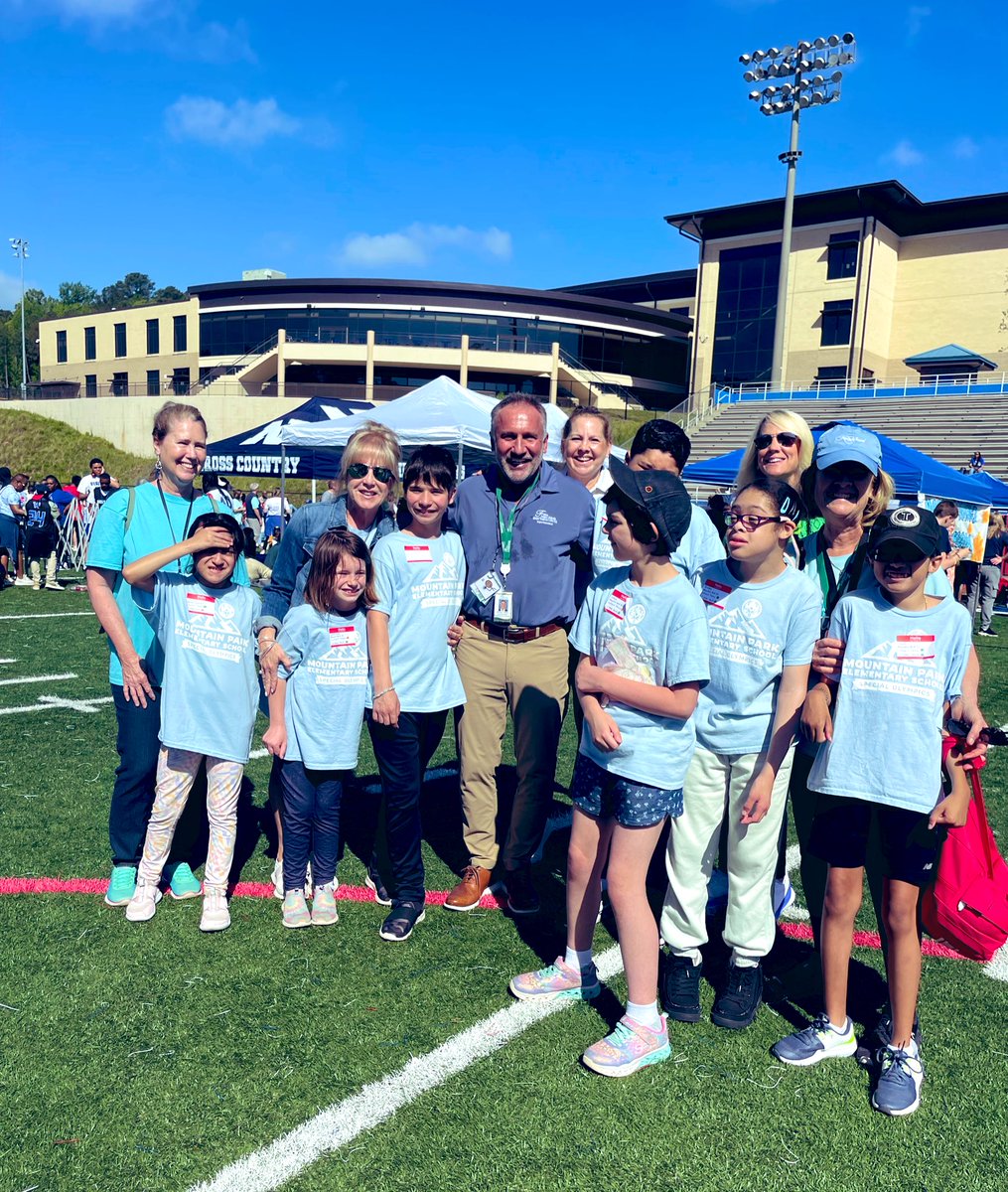 Thank you Mountain Park ES students for singing our National Anthem to kick off Special Olympics! Great job 🎵🎶🎵@kathastuart @FCSSuptLooney @FCS_MusTherapy #fcsmusic