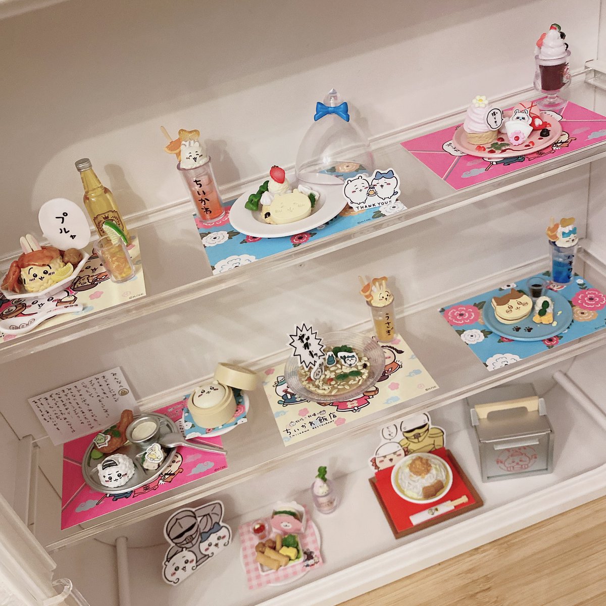 pamco0527's tweet photo. ちいかわ飯店のミニチュア並べてみたけど、このミニチュア今世紀最大に可愛い！ https://t.co/kXouiae5tT