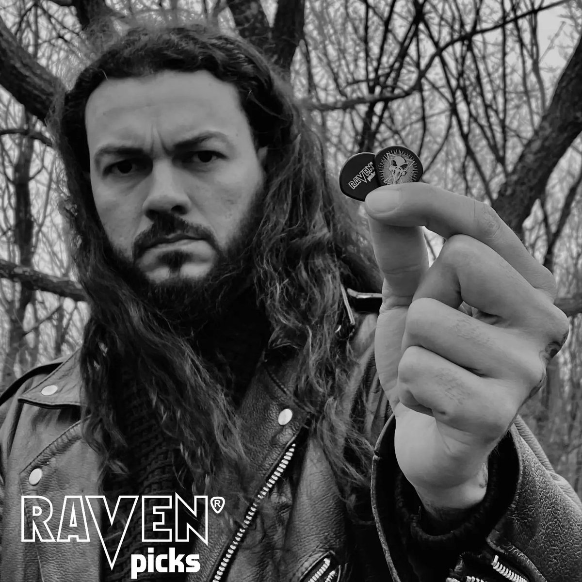 Ya somos artistas Raven Picks !!!! 🔥📢
Totalmente agradecido con esta alianza, las recomiendo 100% son muy cómodas, sólidas, tajantes, muy brutal!! 

Nada mejor para un cuervo que RAVEN PICKS 🐦‍⬛